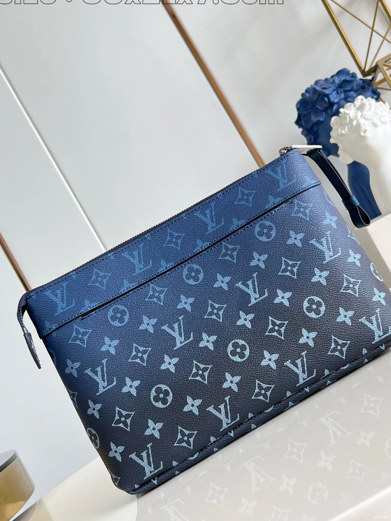 Cheap VOYAGE LOUIS POCHETTE VUITTON SOUPLE-30*21*7.5CM 0812